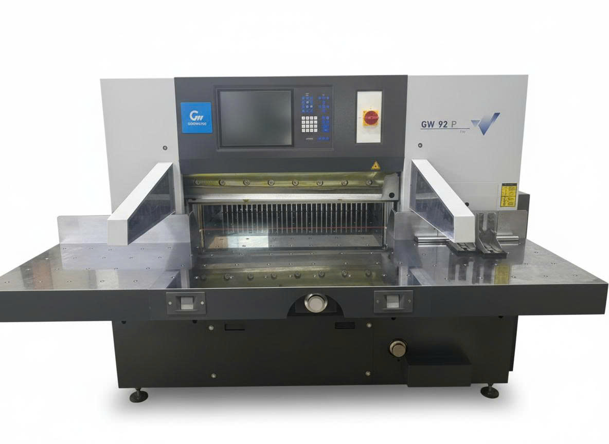 M&Aacute;Y CẮT X&Eacute;N GIẤY THỦY LỰC GOUWANG GW92P KHỔ 92CM